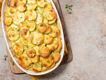 Fácil e deliciosa, essa caçarola de abobrinha e frango é a receita perfeita para fazer neste domingo para toda a família