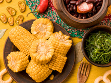 Comidas típicas, quadrilhas e muita música: Tudo o que acontece no maior São João do mundo!
