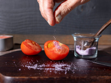 O segredo para deixar o tomate carnudo e saboroso nas suas receitas