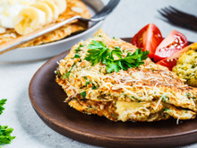 Com poucos ingredientes você preparar um omelete fit com aveia para rechear como quiser e ter uma refeição simples e nutritiva