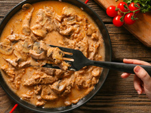 Strogonoff de 20 minutos: só faço assim desde que aprendi essa receita e meu filho quase lambe a travessa