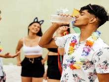 Frequento blocos de Carnaval há mais de 15 anos e essas são as dicas de segurança, hidratação e economia para curtir sem perrengue