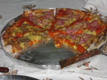 Pizza em forno à lenha