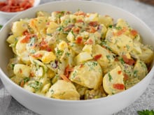 Salada de maionese de bacon: essa é a receita mais saborosa que eu já fiz e sempre acaba rapidinho