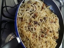 Macarrão ao bacon e carne de boi