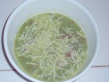 Sopa cremosa de brócolis com bacon