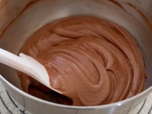 Creme de chocolate com apenas 3 ingredientes: receita que aprendi no TudoGostoso é perfeita para usar como recheio de bolos, biscoitos e sobremesas