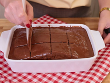 Nem açúcar, nem glúten: fiz esse bolo de chocolate fofo e molhadinho e é mesmo uma tentação, fácil e delicioso