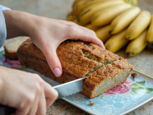 Pão de banana úmido e delicioso para o café da manhã ou lanche é a minha melhor receita há 12 anos