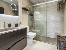 Se organizar direitinho um banheiro pequeno parece bem maior: essas são as melhores ideias para aproveitar ao máximo o espaço