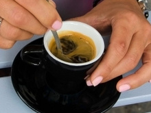 Esse é o jeito certo de misturar café, segundo a ciência: eu aposto que você faz errado!