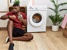 Este é o melhor horário para lavar roupa e economizar energia na máquina de lavar, segundo o ChatGPT