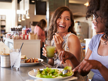 Esse detalhe na forma de comer ajuda a emagrecer, é gratuito e só depende de você!