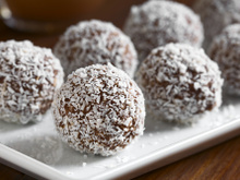 Bolinho com calda de chocolate e coco ralado: como fazer