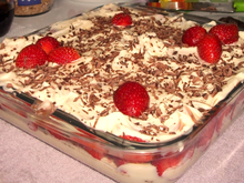 Experimente a sensação da melhor sobremesa de morango do mundo para depois do almoço