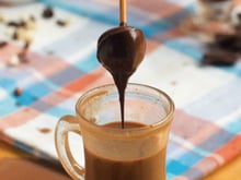 Chocolate quente no palito: como fazer