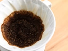 Se você tem borra de café em casa, você tem um tesouro: 5 maneiras de aproveitar o ingrediente no dia a dia