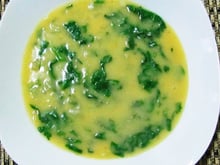 Sopa de grão-de-bico com espinafre