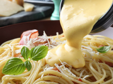 Nem leite, nem creme de leite, nem farinha: o segredo para o molho de queijo perfeito está na ciência