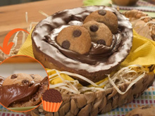 Ovo de Páscoa de cookie com brigadeiro tem casca crocante e recheio cremoso e você vai querer mergulhar nessa doçura