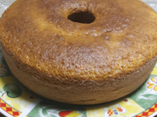 Bolo de cenoura com laranja inteira