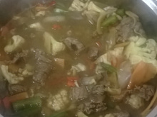 Carne com legumes e shoyo