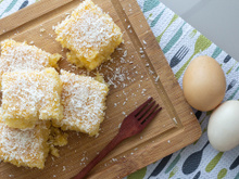 Sem açúcar, nem farinha, nem lactose: bolo de coco com massa fofinha e lowcarb que eu faço rapidinho em porção individual