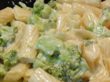 Macarrão com brócolis e requeijão (a sua escolha)