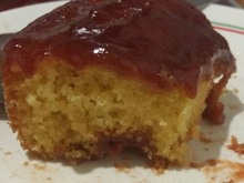 Bolo de fubá simples com goiabada