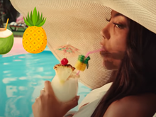 Tá ouvindo Ludmilla aí também? Beber uma Piña Colada hoje é obrigatório! Descubra a origem e como fazer o drink da música