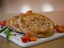 Esfiha aberta de carne