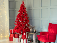 Foi o Pinterest que disse: árvore de Natal vermelha é tendência inesperada para as festas de 2024