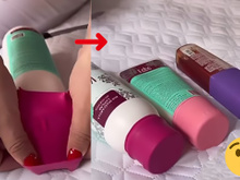 Dica imperdível de viagem: a melhor forma de evitar que frascos de shampoo e cremes entornem na mala é usando um balão (aquele de festa mesmo!); veja como fazer