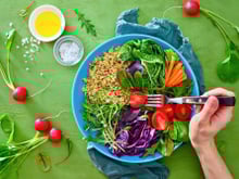 Sou nutricionista e garanto "esses são os 10 alimentos anti-inflamatórios que não podem faltar na sua dieta"