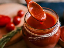 Os chefs concordam: "Para evitar que o molho de tomate fique ácido, não use açúcar, adicione estes 3 dentes de alho e 150 ml de azeite."