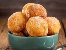 Meu bolinho de chuva sempre ficava feio até que aprendi o truque infalível para modelar e ficar redondinho!