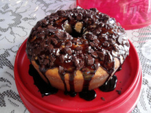 Bolo de laranja com cobertura de chocolate meio amargo