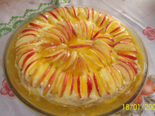 Bolo com maçã e calda de laranja