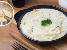 Nem creme de leite, nem farinha: o molho branco para macarrão só fica perfeito se você prestar atenção nesses 3 detalhes