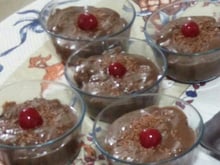 Sorvete com cobertura de brigadeiro