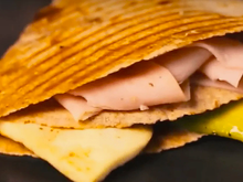 Wrap proteína com queijo grelhado