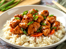 Frango agridoce com pegada oriental e que cabe na dieta: receitinha perfeita para almoço ou jantar