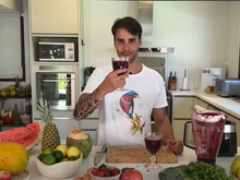 Na casa da Ivete não falta! Daniel Cady ensina suco de atleta para sobrar energia no treino; veja receita