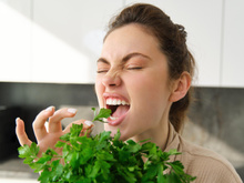 Poucos sabem o poder de ingerir essa planta: reduz a inflamação, desintoxica o fígado e os rins e ainda ajuda a perder peso