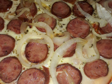 Pizza rápida de calabresa com massa pronta