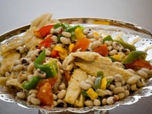 Salada de feijão-fradinho com bacalhau