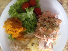 Salmão assado com batatas