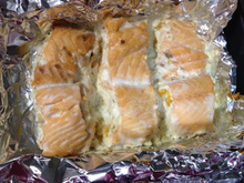 Salmão com damasco e castanhas