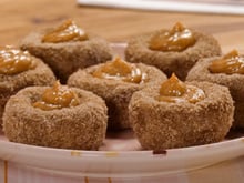 Bolinha de churros recheada com doce de leite é só sucesso e vai deixar todo mundo querendo mais!