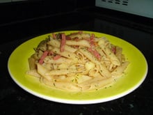 Penne calabrês com salsa desidratada e parmesão